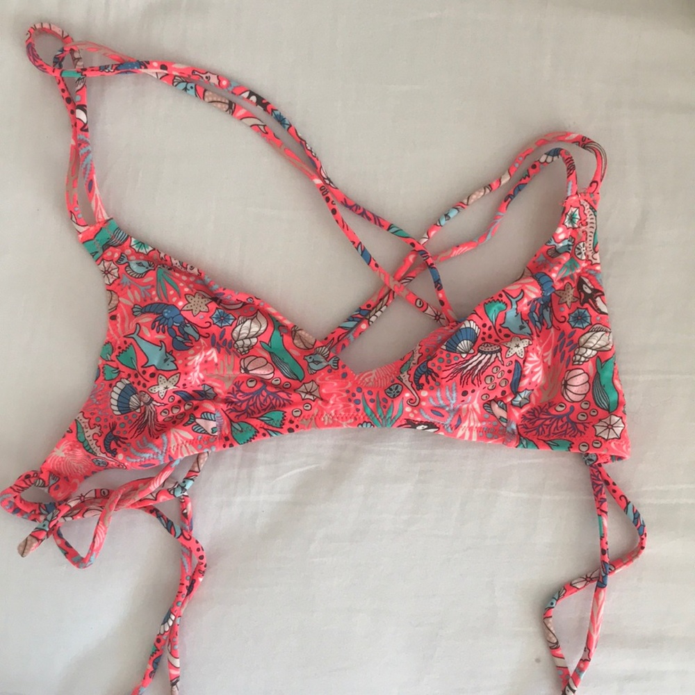 Bikini top.